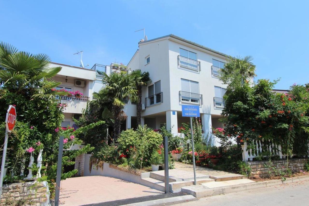 Rooms And Apartments Sally Ρόβινι Εξωτερικό φωτογραφία