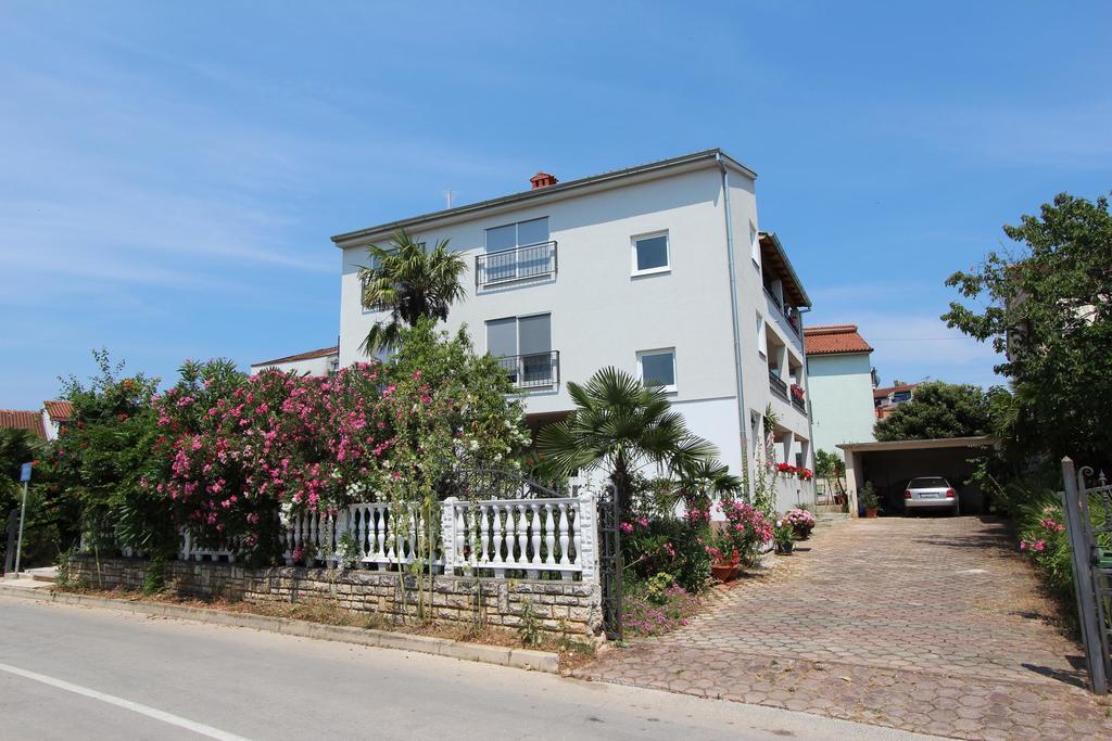 Rooms And Apartments Sally Ρόβινι Εξωτερικό φωτογραφία