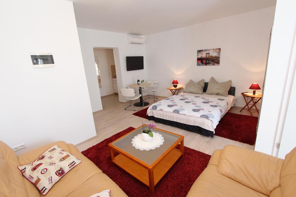 Rooms And Apartments Sally Ρόβινι Εξωτερικό φωτογραφία