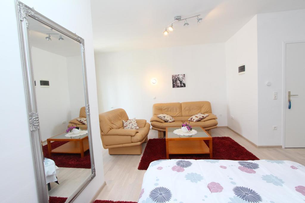 Rooms And Apartments Sally Ρόβινι Εξωτερικό φωτογραφία