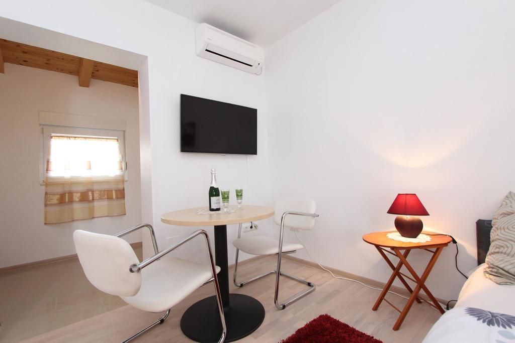 Rooms And Apartments Sally Ρόβινι Δωμάτιο φωτογραφία
