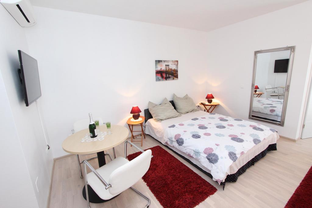 Rooms And Apartments Sally Ρόβινι Εξωτερικό φωτογραφία