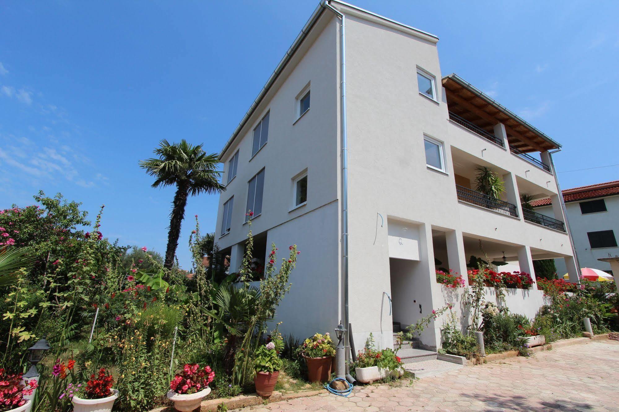 Rooms And Apartments Sally Ρόβινι Εξωτερικό φωτογραφία