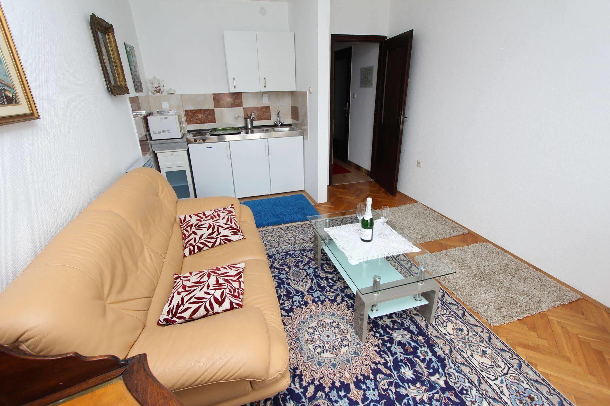 Rooms And Apartments Sally Ρόβινι Εξωτερικό φωτογραφία