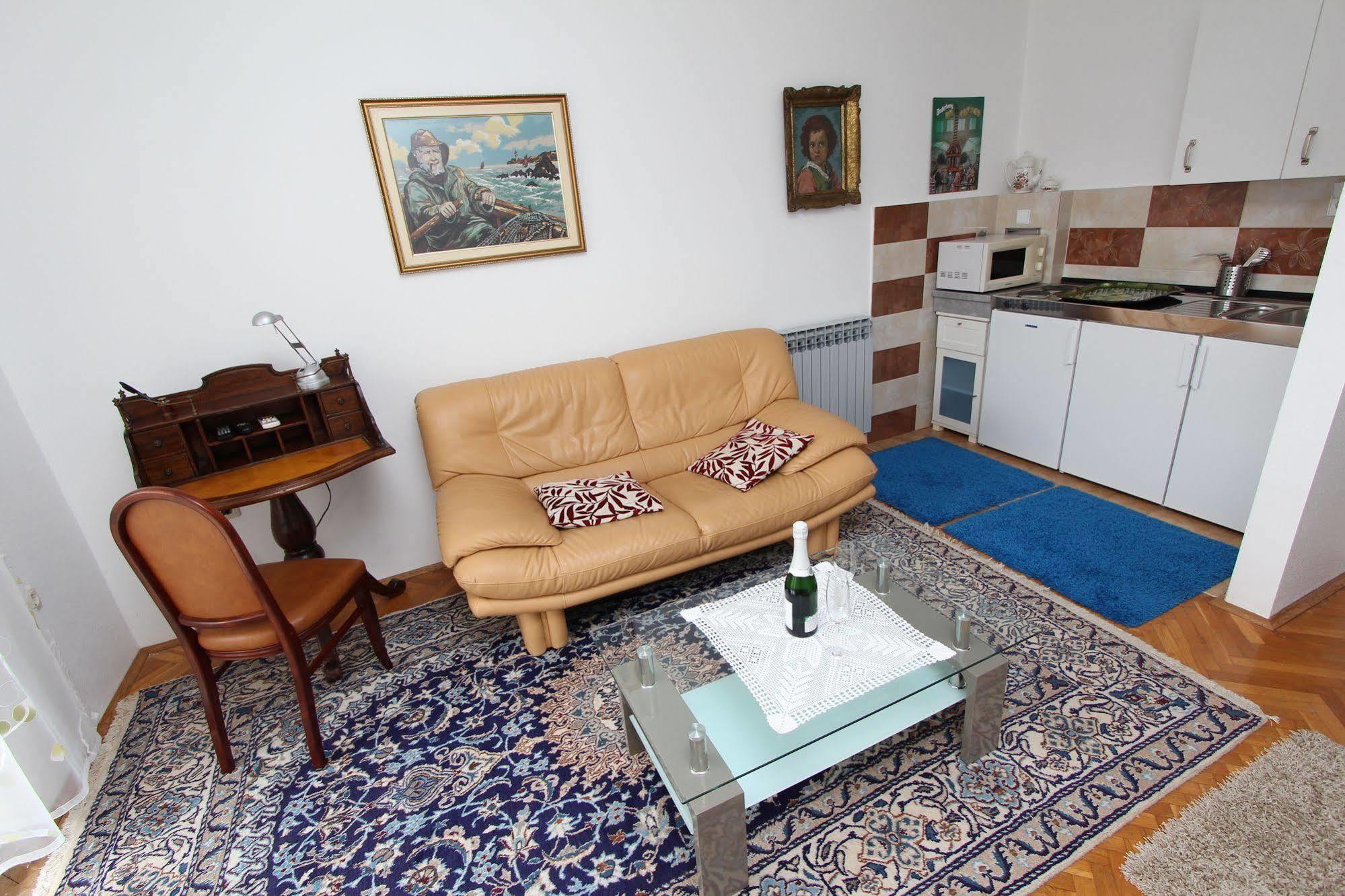 Rooms And Apartments Sally Ρόβινι Εξωτερικό φωτογραφία