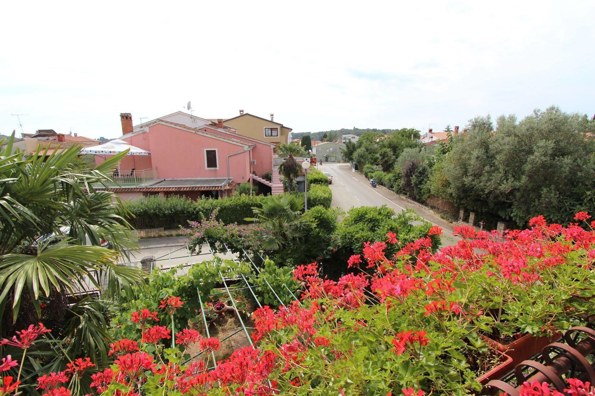Rooms And Apartments Sally Ρόβινι Εξωτερικό φωτογραφία
