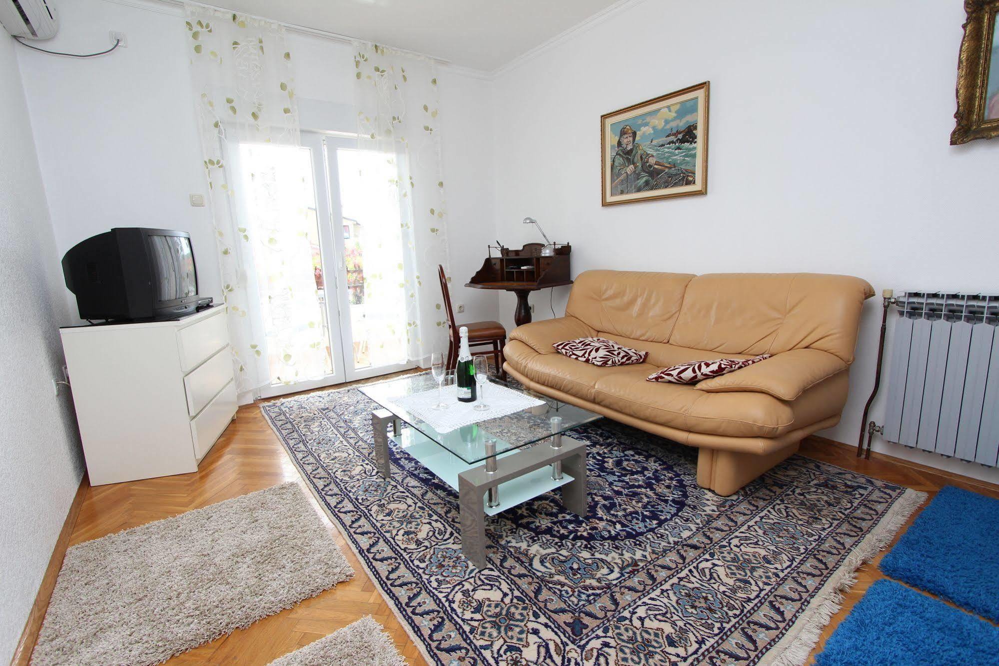 Rooms And Apartments Sally Ρόβινι Εξωτερικό φωτογραφία